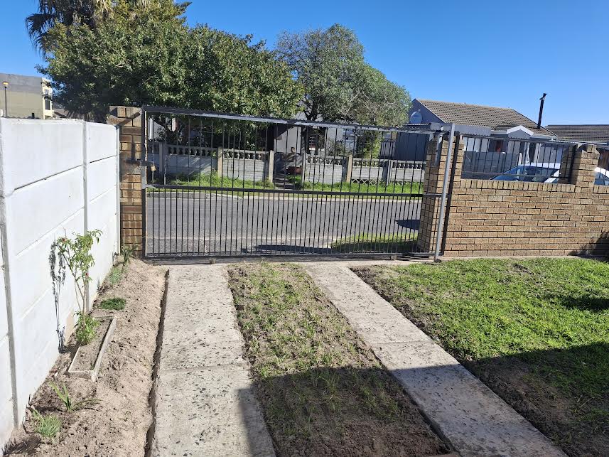 3 Bedroom Property for Sale in Electric City Western Cape